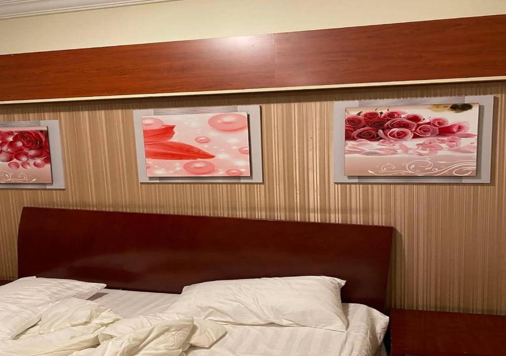 Postel nebo postele na pokoji v ubytování السارية