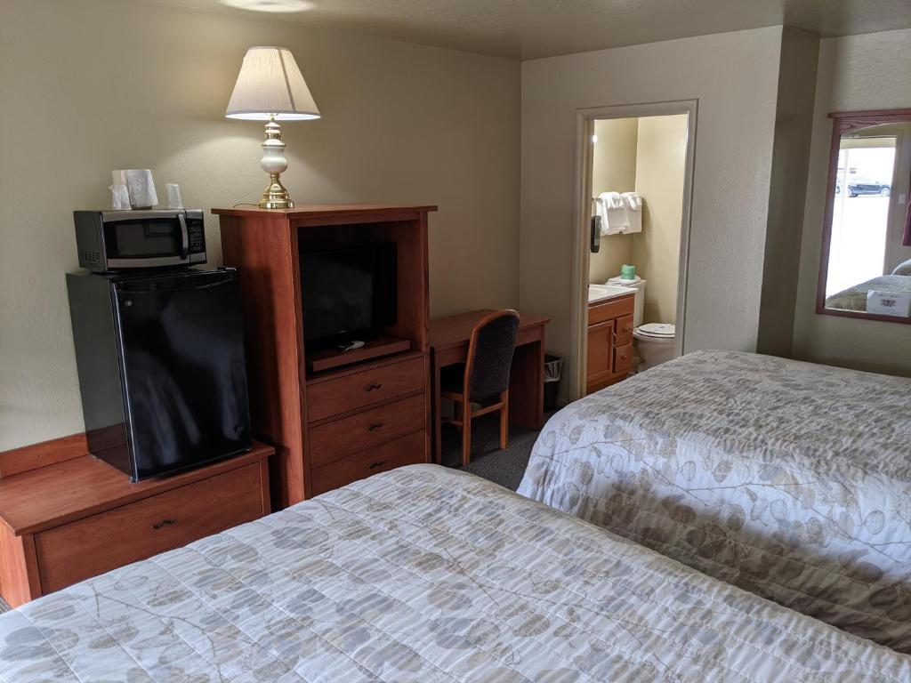 Hi-Lo Motel, Cafe and RV Park Mount Shasta Area - Habitación Queen Con Dos Camas Queen