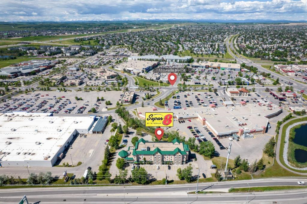 Letecký snímek ubytování Super 8 by Wyndham Calgary Shawnessy Area