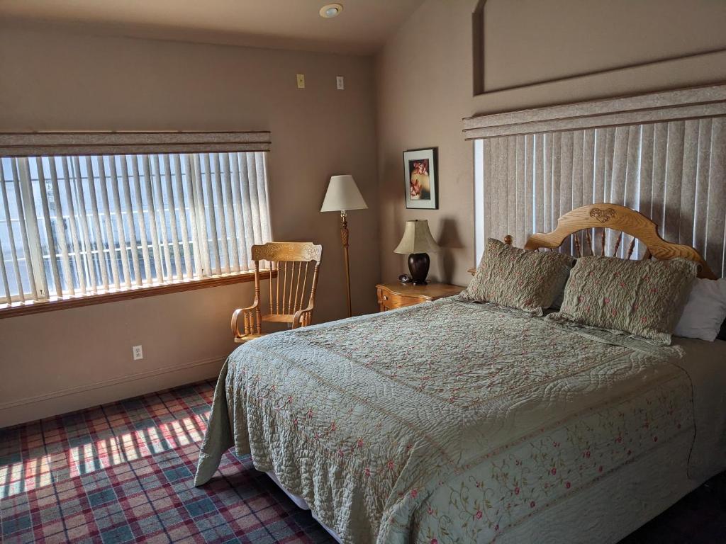 Hi-Lo Motel, Cafe and RV Park Mount Shasta Area - Suite King