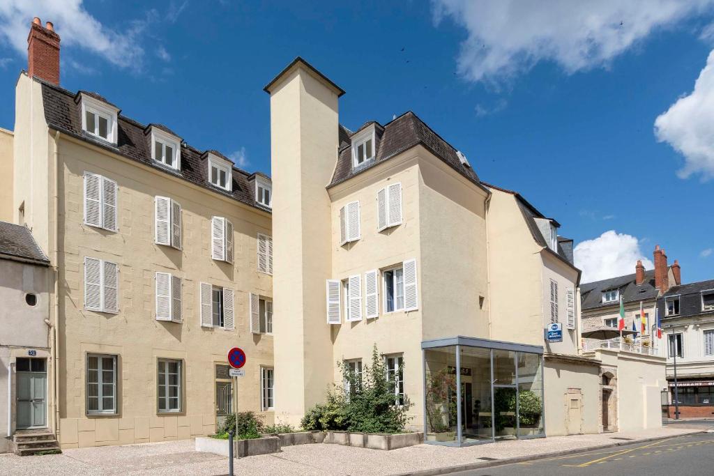 a large building on the side of a street at Best Western de Diane in Nevers