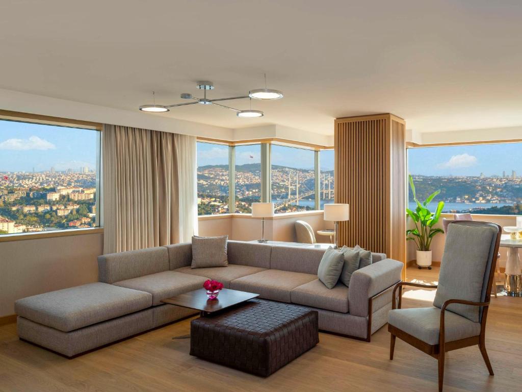 Posezení v ubytování Mövenpick Hotel Istanbul Bosphorus