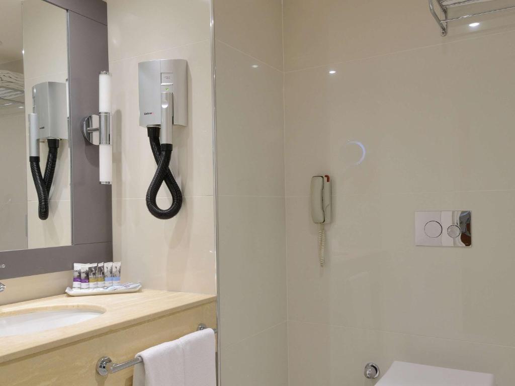 Koupelna v ubytování Mövenpick Hotel Istanbul Bosphorus