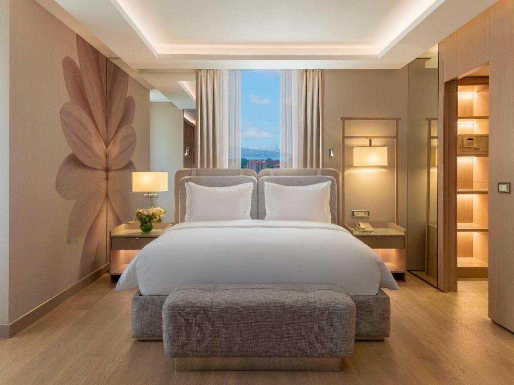 Postel nebo postele na pokoji v ubytování Mövenpick Hotel Istanbul Bosphorus
