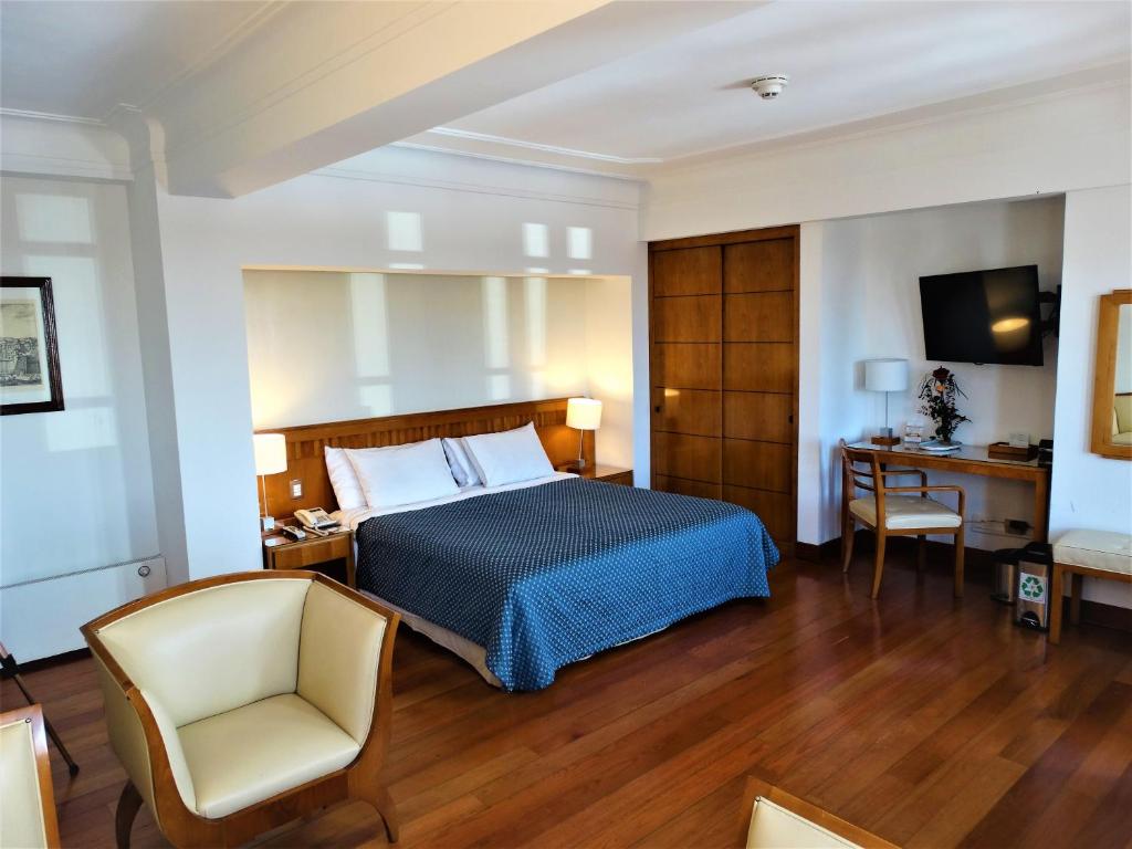 Hotel De La Operaにあるベッド