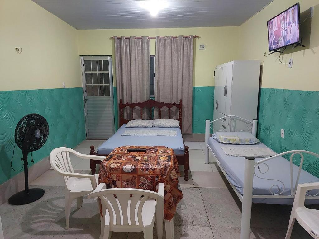a hospital room with a bed and a table and chairs at Casa para temporada in Belém