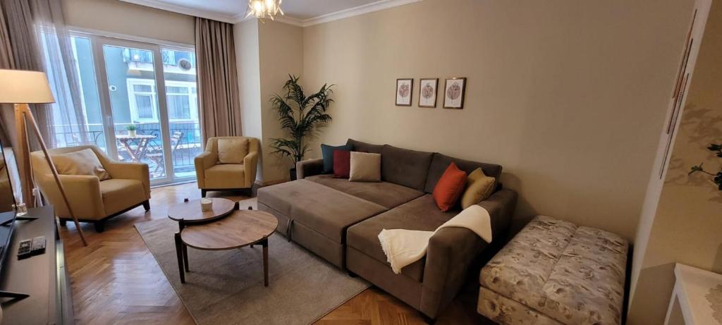 Posezení v ubytování Cukurcuma 2br Apt Stylish Interior