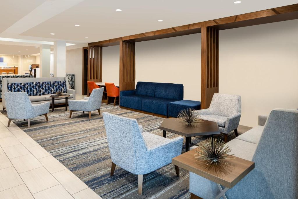 Posezení v ubytování Holiday Inn Express Vancouver North by IHG