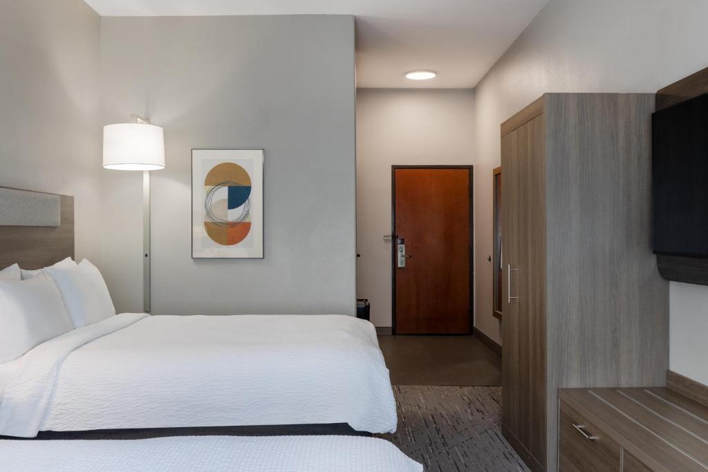 Postel nebo postele na pokoji v ubytování Holiday Inn Express Vancouver North by IHG