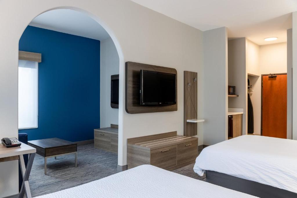 Postel nebo postele na pokoji v ubytování Holiday Inn Express Vancouver North by IHG