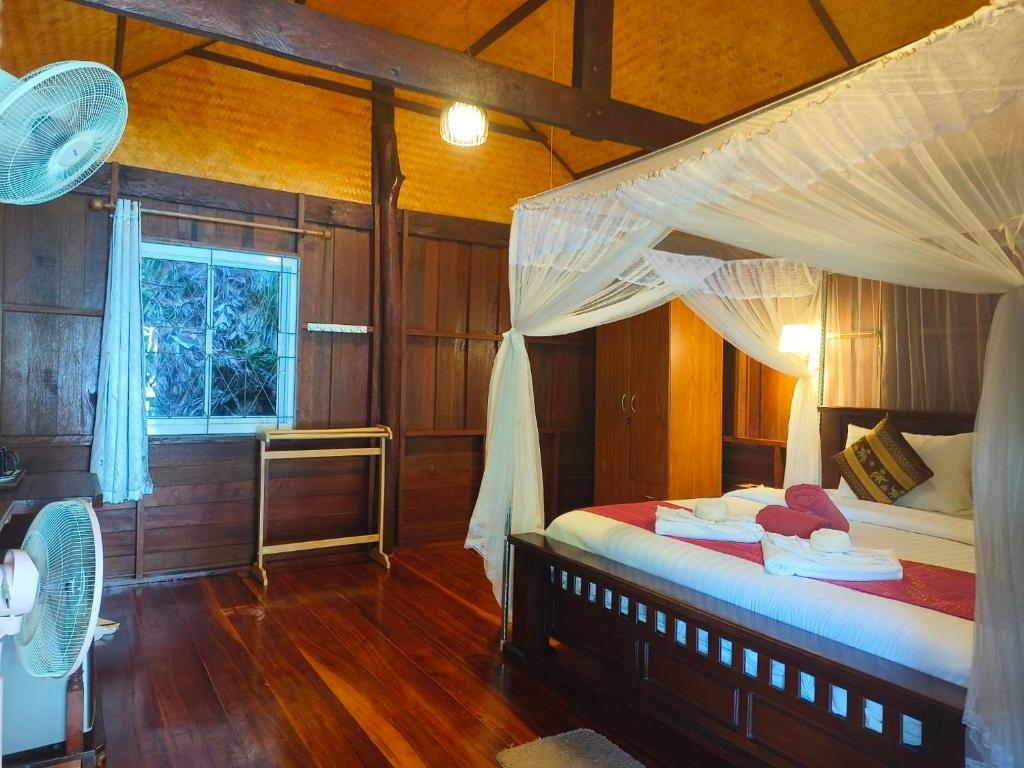 Kohjum Seafront Resort - 10