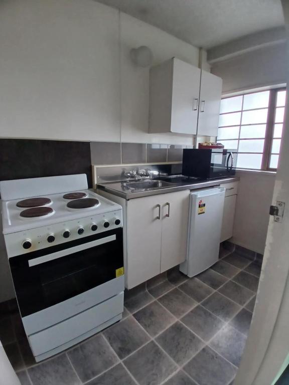 Ambassador Motel - Resim 38