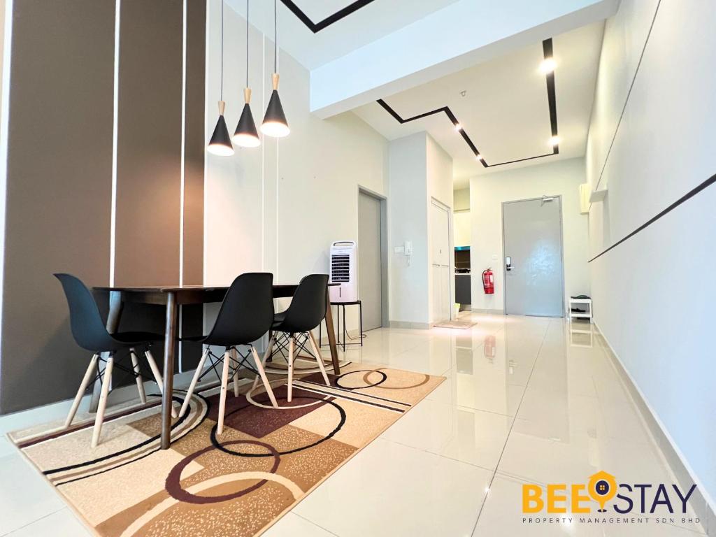 Fotografie z fotogalerie ubytování New Listing Klang with Netflix Wifi Swimming Pool View v destinaci Klang