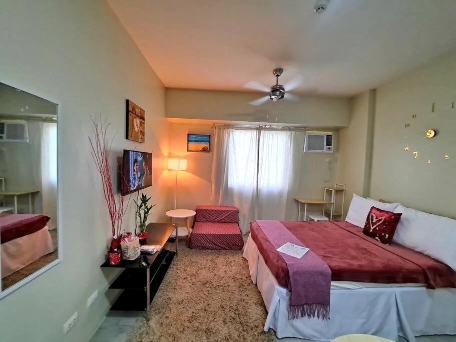 a bedroom with a large bed in a room at GEM Condotel by JamYatz homestay Amaia Altaraza in Tunkong Manga