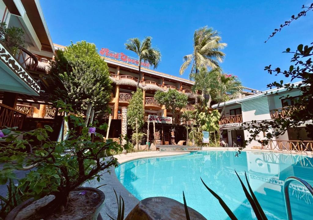 Bazén v ubytování Red Coconut Beach Hotel Boracay nebo v jeho okolí
