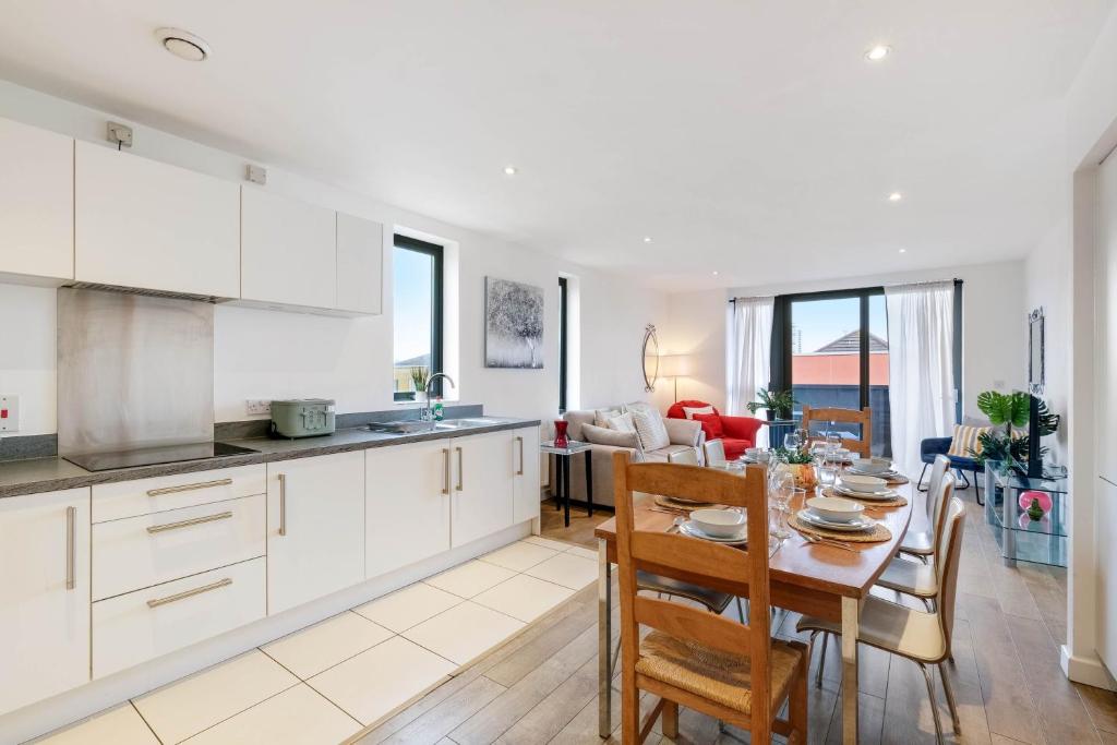 Lovely 3-Bedroom, 1-Bathroom Apartment In Tower Hamlets