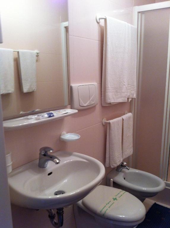 Koupelna v ubytování Albergo Centrale