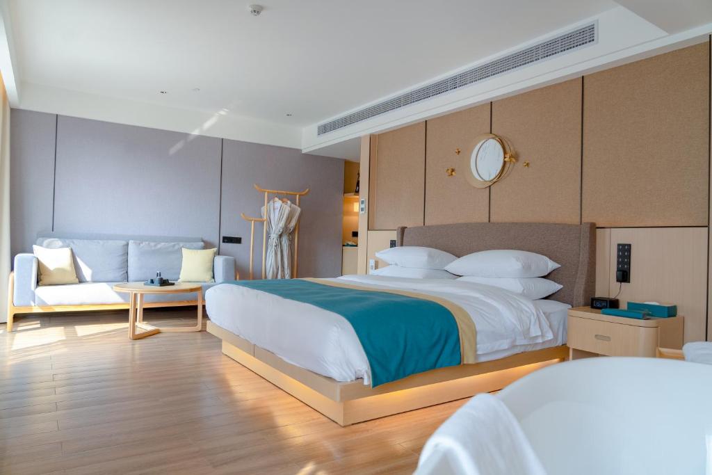 Postel nebo postele na pokoji v ubytování 桂林桂花树下酒店 Guilin Osmanthus Tree Resort