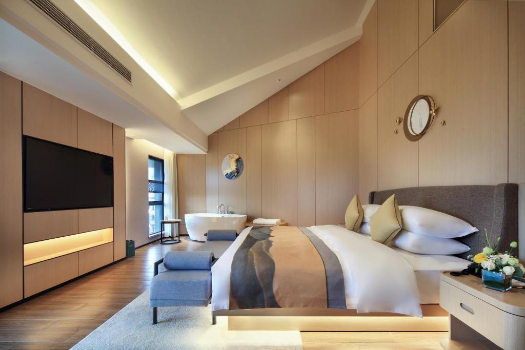 Postel nebo postele na pokoji v ubytování 桂林桂花树下酒店 Guilin Osmanthus Tree Resort