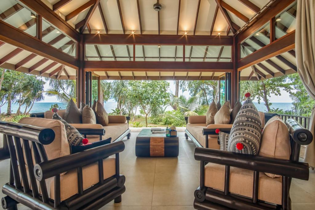 Koh Jum Beach Villas 