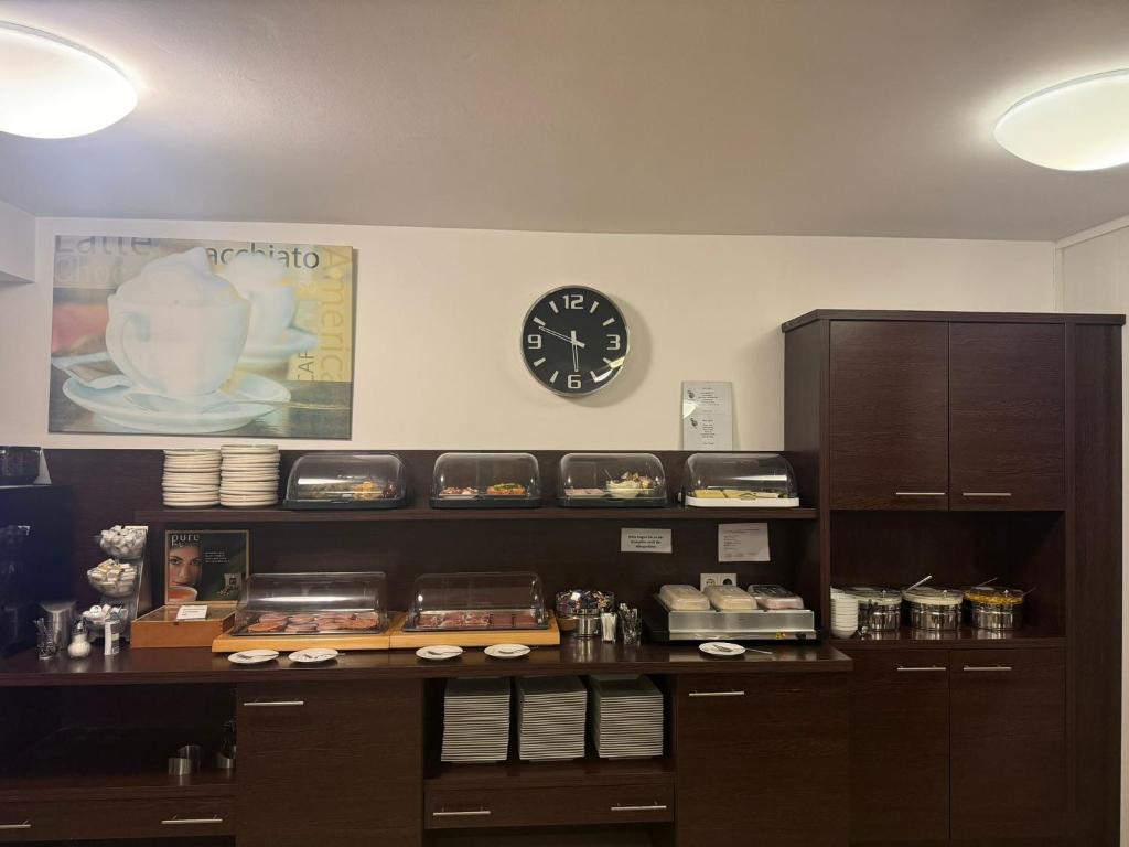 Kuchyň nebo kuchyňský kout v ubytování iQ-Hotel