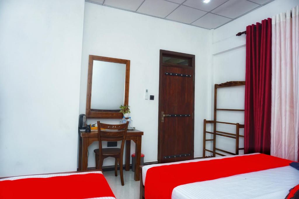 Postel nebo postele na pokoji v ubytování Sashini Homestay