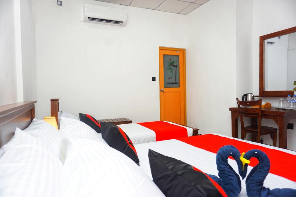 Postel nebo postele na pokoji v ubytování Sashini Homestay
