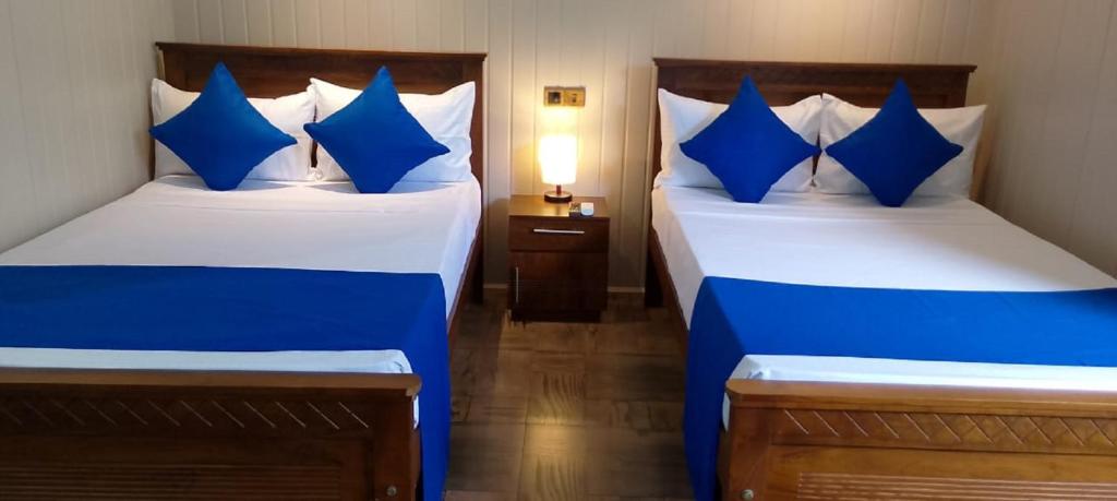 Postel nebo postele na pokoji v ubytování Ark Cabin Villa