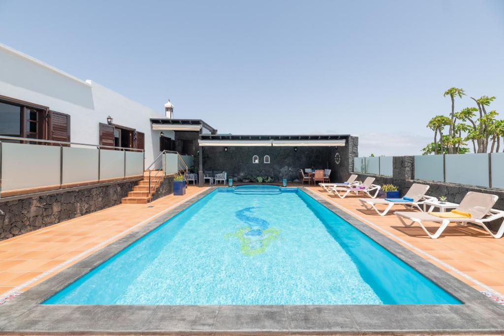 a swimming pool on the roof of a house at Casa Los Llanos Teseguite Lanzarote in Teguise
