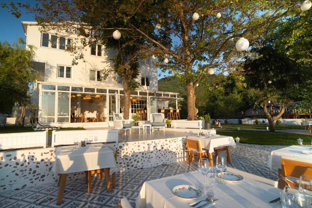 Restaurace v ubytování Sadef Akkonak