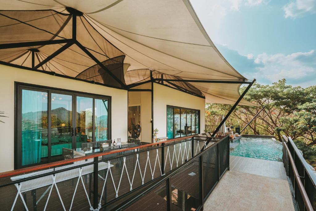 Bazén v ubytování Te Mata Glamping nebo v jeho okolí