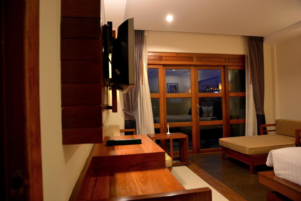 Postel nebo postele na pokoji v ubytování Angkor Miracle Resort & Spa