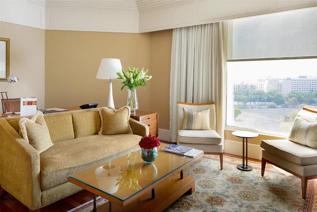 Executive Suite with Bathtub with Complimentary Airport transfer, Lounge Access,complimentary usage of meeting room for two hours per stay