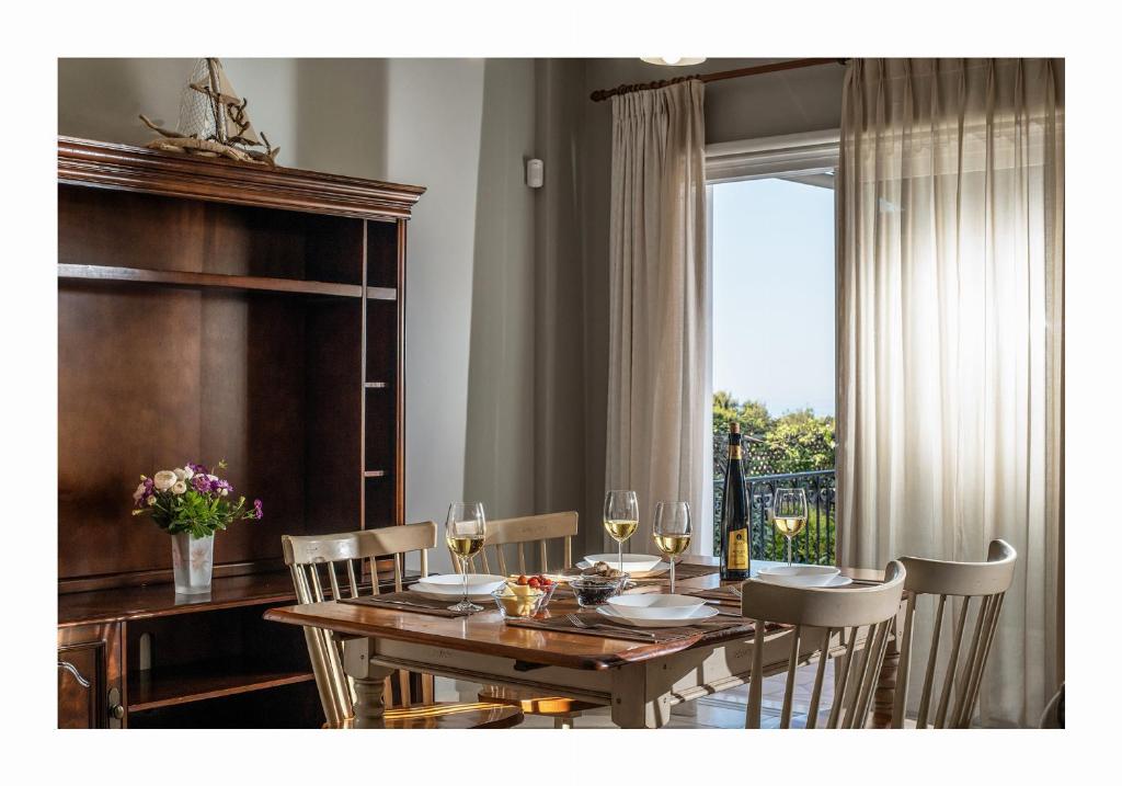 Fotografie z fotogalerie ubytování Villa Chloe v destinaci Yeránion