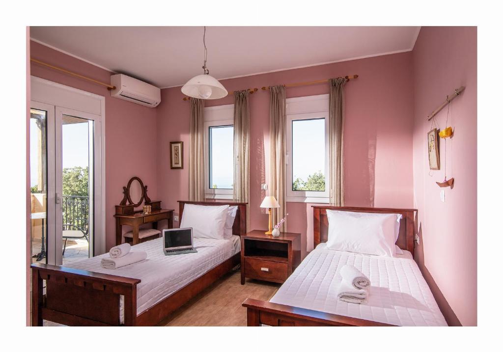 Postel nebo postele na pokoji v ubytování Villa Chloe