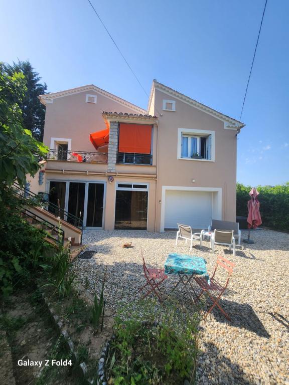 Budova, kde se bed and breakfast nachází