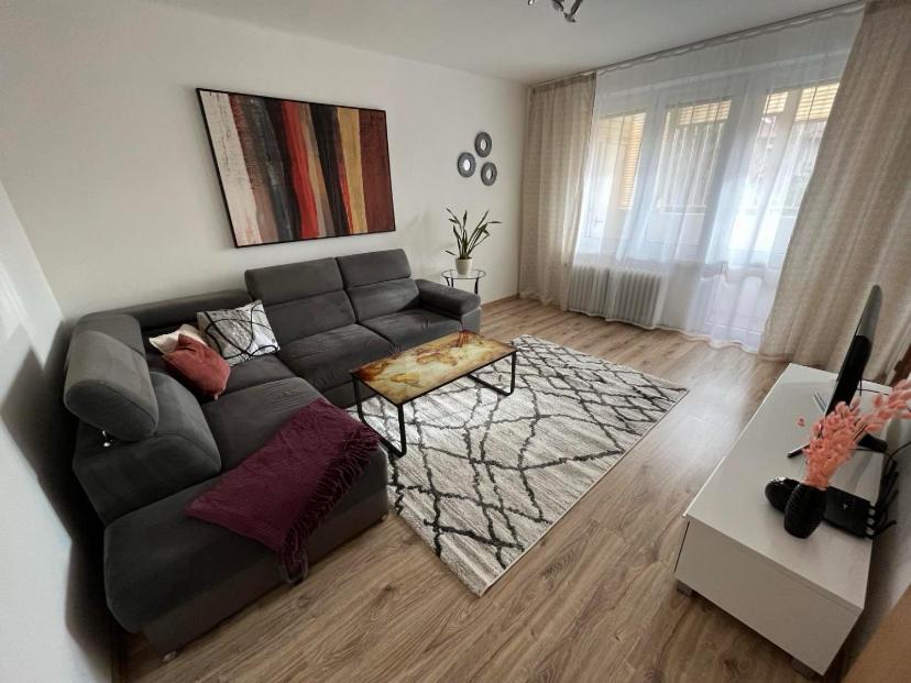 Your Home 2 with parking - Квартира с одной спальней