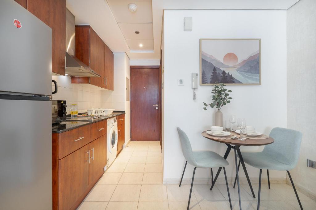 Gallery image of Eye-captivating studio sleeps 2 in JLT in Dubai