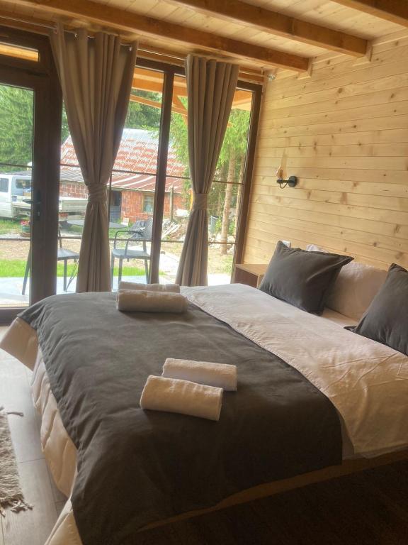 Postel nebo postele na pokoji v ubytování Bujtina Arturi