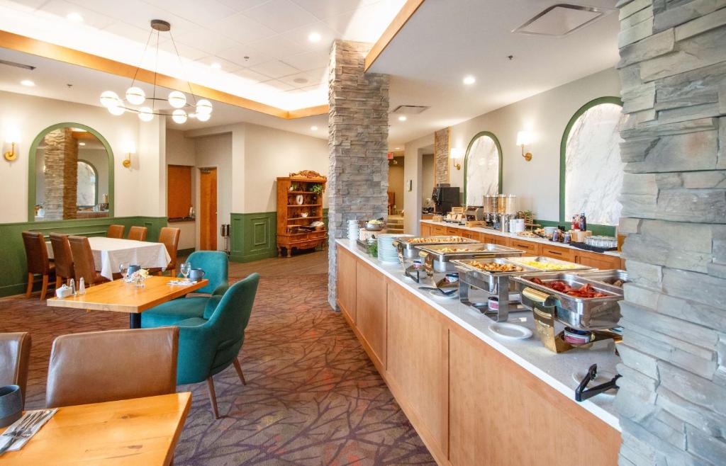 Restaurace v ubytování Coast Hillcrest Hotel