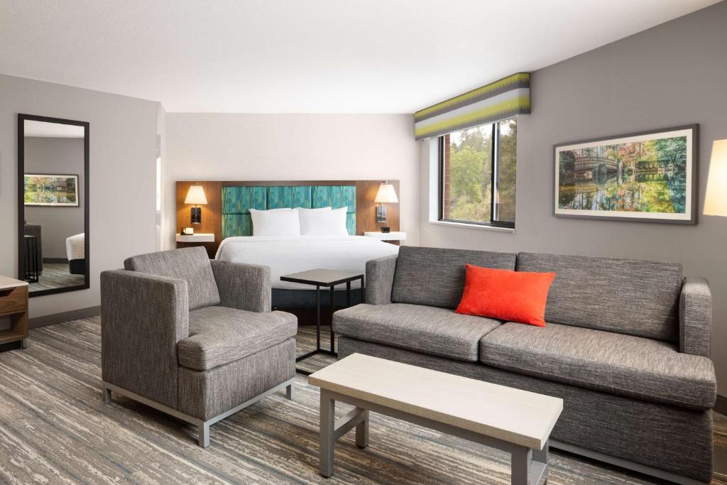 Posezení v ubytování Hampton Inn Spokane Airport
