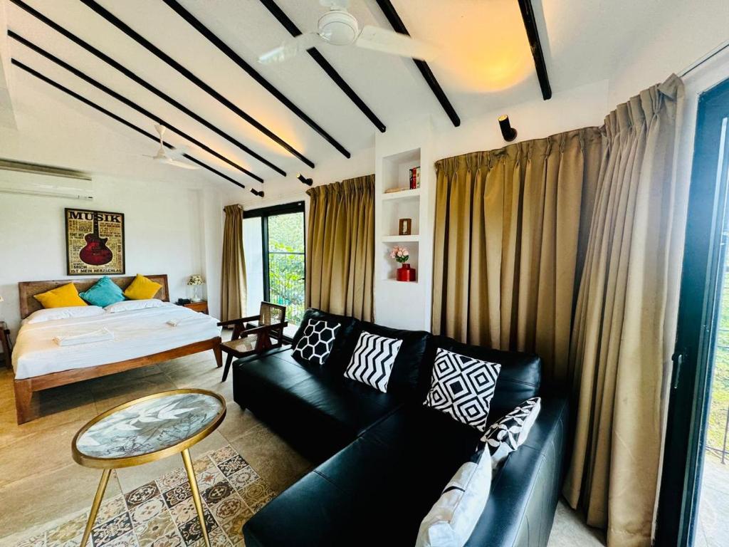 Postel nebo postele na pokoji v ubytování HALF Hotel, Calangute