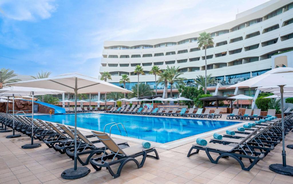 Bassein majutusasutuses Occidental Sharjah Grand või selle lähedal