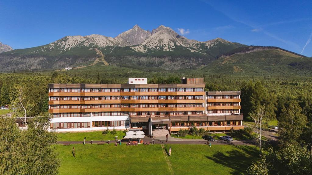 Nespecifikovaný výhled na hory nebo výhled na hory při pohledu z hotelu