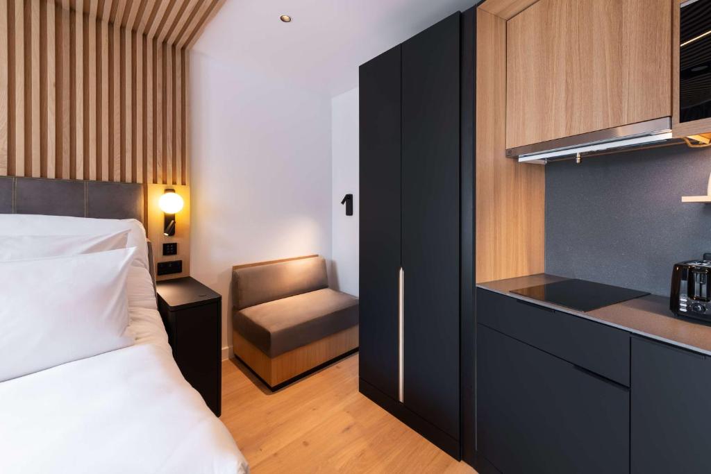 YOTELPAD London Stratford - Resim 21