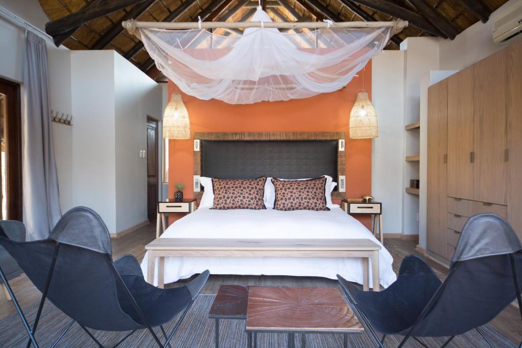 Postel nebo postele na pokoji v ubytování Ntamba Safari Lodge