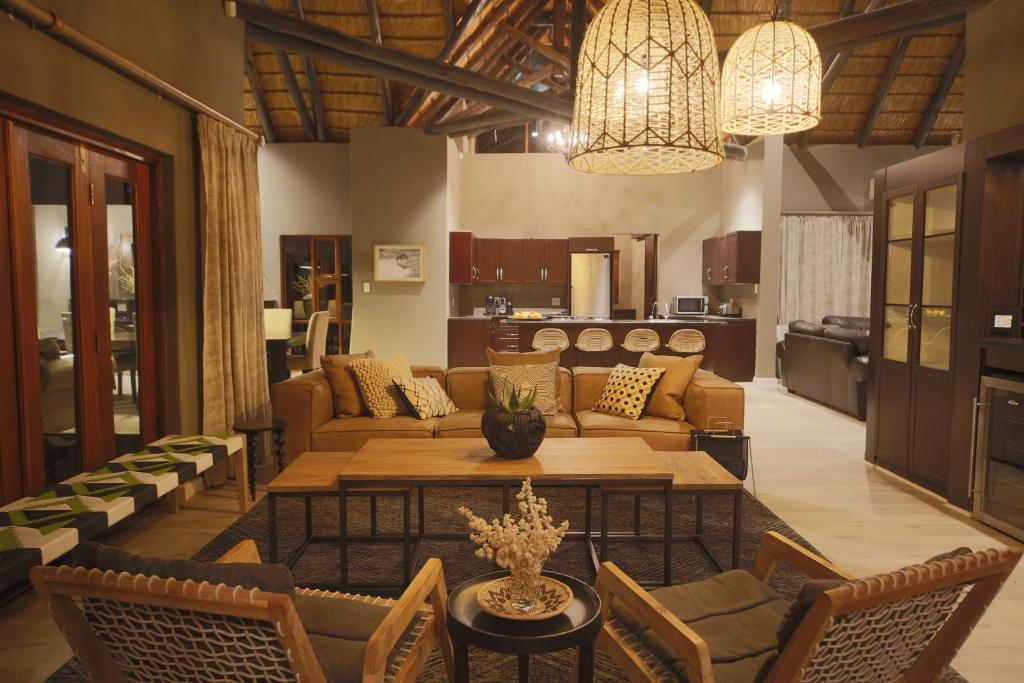 Posezení v ubytování Ntamba Safari Lodge