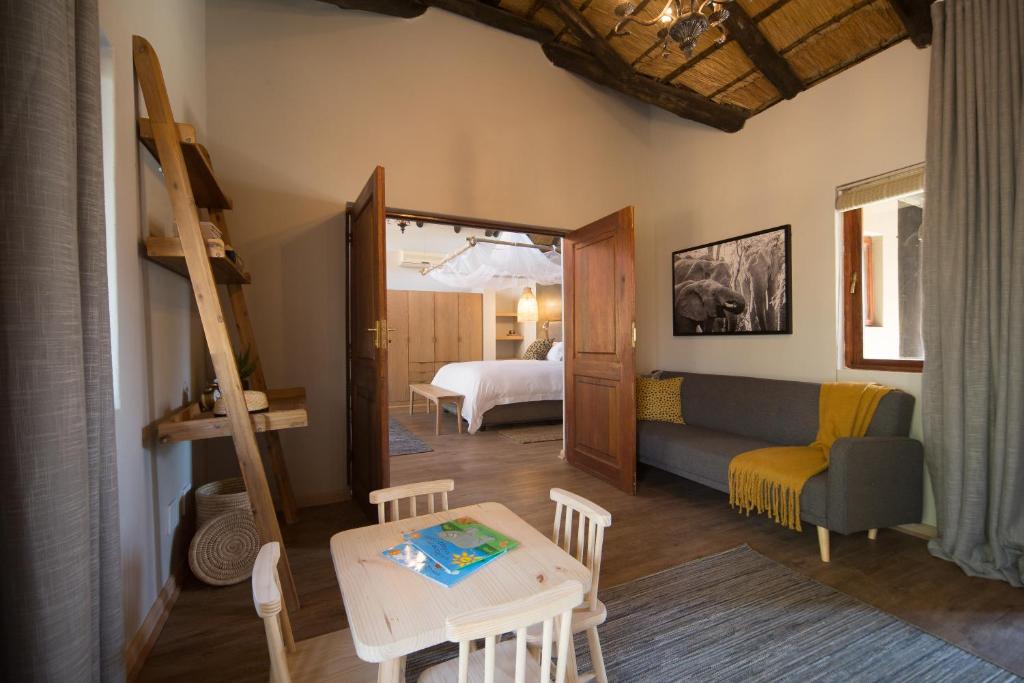 Postel nebo postele na pokoji v ubytování Ntamba Safari Lodge