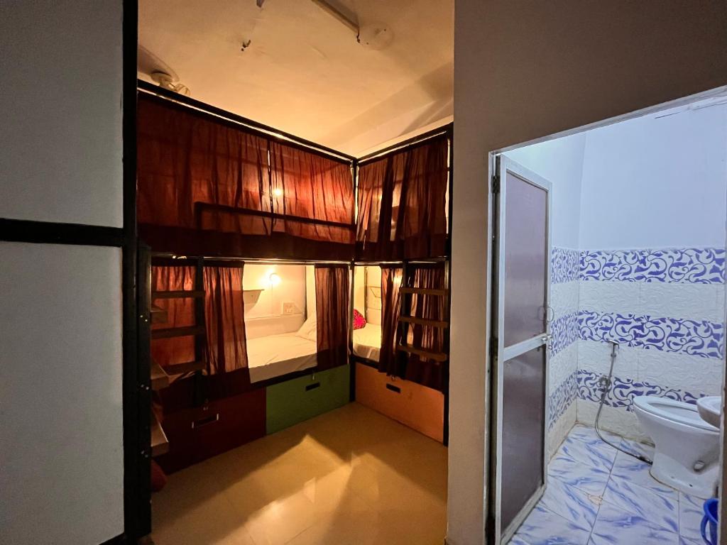 Letto o letti in una camera di Madsquad Hostel Dorms & Rooms