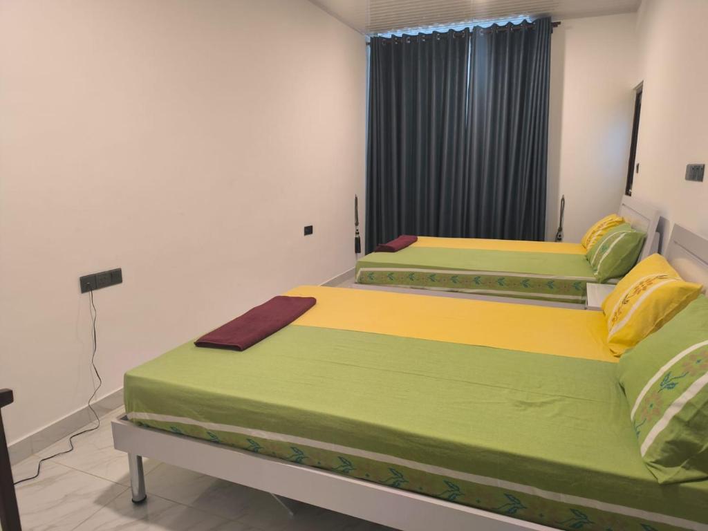 Postel nebo postele na pokoji v ubytování Trinco Caritas Guest Villa